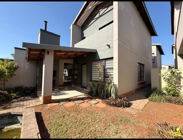 3 BEDROOM TOWNHOUSE FOR SALE IN WATERKLOOF AH